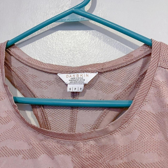 ๐โจ CUTE PINK CAMO DANSKIN RACERBACK TANK (SMALL) โจ๐ - Picture 3 of 3